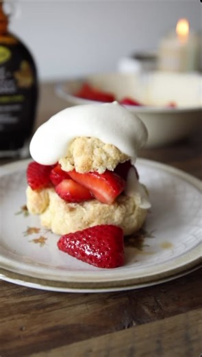 Strawberry season won't last forever, so we’re here to give you the perfect strawberry shortcake formula. 🍓 Maple Molasses tossed with the berries, good homemade biscuits underneath. That’s it. Find Maple Molasses at @Sobeys nationwide! #Molasses #MapleSyrup #Maple #Strawberry #StrawberryShortcake #Strawberries #Recipe #Recipes