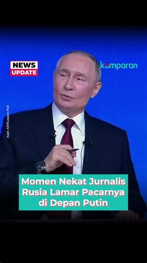 Di tengah konferensi pers akhir tahun Presiden Rusia Vladimir Putin yang membahas isu berat seperti perang Ukraina dan kondisi ekonomi, sebuah momen tak terduga mencuri perhatian. Seorang jurnalis muda Channel 4 asal Yekaterinburg, Kirill Bazhanov, berdiri sambil memegang poster berisi keinginannya untuk menikah, bukan untuk bertanya kepada Putin. Bazhanov kemudian memanfaatkan siaran langsung tersebut untuk melamar kekasihnya, Olga, yang diketahui sedang menonton konferensi pers. Putin merespon