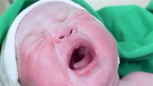 世界上最好听的声音就是宝宝的第一声啼哭