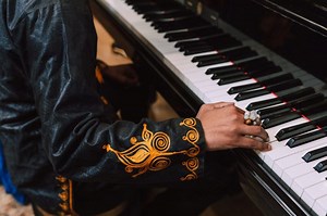 7 Iconic piano rock songs | Skoove