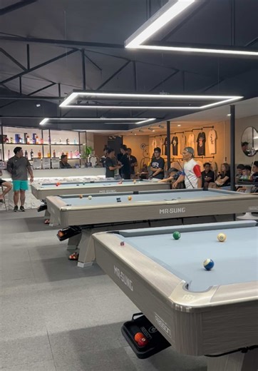 Exciting Clips from 10-Ball Billiards Tournament