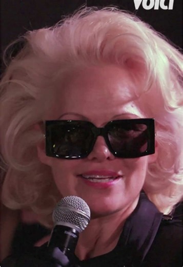 Pamela Anderson au WWD Style Awards 2026