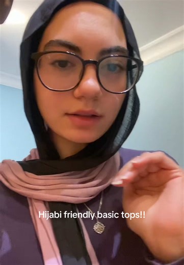 Hijabi Friendly Basic Tops: Stylish Options to Consider