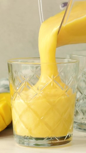 This Mango Smoothie is healthy and refreshing! RECIPE: https://www.thereciperebel.com/mango-smoothie/ | The Recipe Rebel