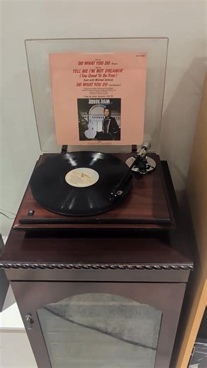 Jermaine Jackson ft. Michael Jackson ~ TELL ME I'M NOT DREAMIN' (TOO GOOD TO BE TRUE) HAPPY 71ST BIRTHDAY ⋆⭒˚｡⋆🎙✍🎸🎶🎊 Jermaine LaJuane Jacksun (né Jackson; born December 11, 1954, in Gary, Indiana) is an American retired singer, songwriter, bass player, and member of the Jackson family. He is the fourth of ten children born to Joseph and Katherine Jackson. Jermaine was the original lead singer and bass player for The Jackson Brothers, an early incarnation of the group, until his younger broth