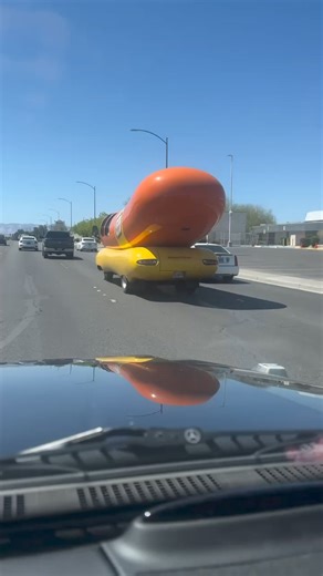 Here’s a truck you probably don’t want hitting you behind … 😂😂 I just made myself laugh . The hard part was trying to ketchup to him.. 😂👏🌭🌭🌭 ❤️ @oscarmayer | Carrot Top