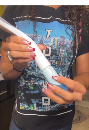 This 3-in-1 window cleaning scraper is a total game changer 🪟✨ It has a built-in spray bottle, a scrub brush on the back for stubborn spots, AND a squeegee to leave your glass streak-free, perfect for shower doors, mirrors, and everyday windows! No more switching tools or using a bunch of paper towels 🙌 Just spray, scrub, and wipe clean in seconds. It seriously makes cleaning faster and easier! They have it in yellow, white, or blue 🎨 and it’s currently on sale at a super affordable price, de