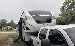 Couple Buys $70K Fifth Wheel and It Falls Apart, Dealer Bans Them From Setting Foot on Lot