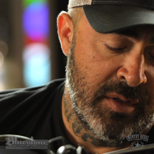 Aaron Lewis included the song “Lost and Lonely” on his second solo album, Sinner. As the sole songwriter, Lewis explores the feelings in “Lost and Lonely” that anyone can connect with. We all have moments when we feel lost and as if our lives are spiraling out of control. But the things that keep us grounded are thoughts of our loved ones waiting for us back home. Watch Aaron Lewis perform “Lost and Lonely.” | Country Rebel