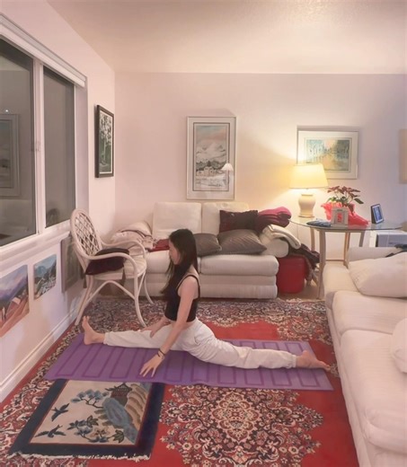 Split challenge#challenge#split#yoga#yogapose#flexibility#flexible#stretching#yoga#ヨガ#shorts