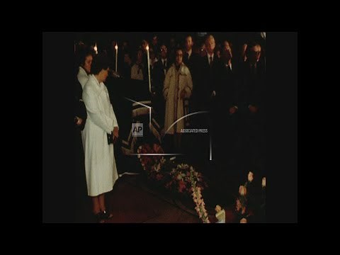 SYND 21 9 77 FUNERAL OF SINGER MARIA CALLAS, IN PARIS