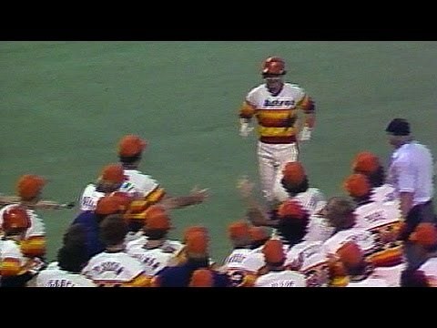 LAD@HOU Gm1: Ashby wins it with a walk-off homer