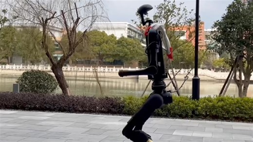 上交大让机器人蹦跶起来