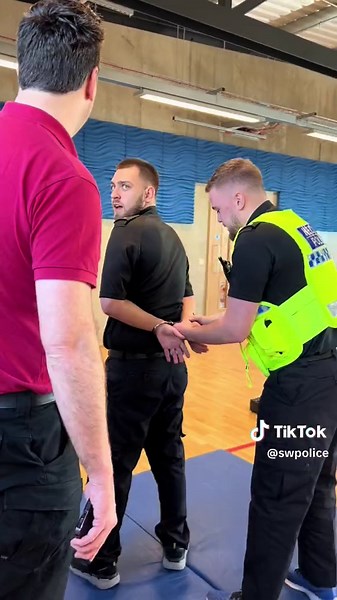 👮‍♂️ Officer training… Police officers deal with some of the most serious situations and often run towards danger, it is crucial that they receive the best possible training in order to deal with any situation they may find themselves in. Public & Personal Safety Training focuses on scenario-based incidents that officers are likely to deal with on a daily basis, including de-escalation and communication tactics. They are taught how they can protect themselves, colleagues and members of the publ