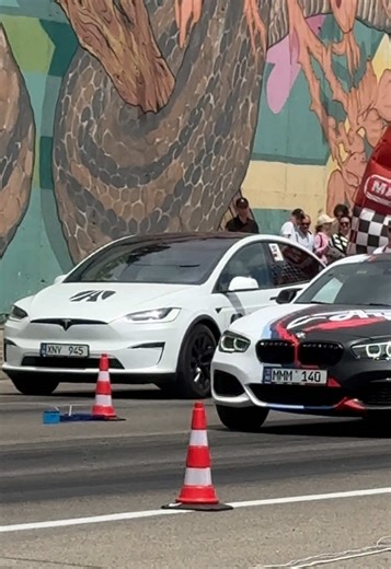 BMW M140 vs Tesla: Drag Race Showdown in Moldova