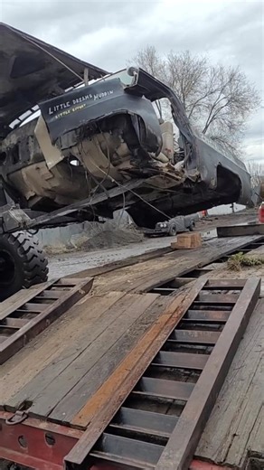 Big Trucks Low Bucks on Instagram: "The End of the Special Edd K5 Blazer body at the end of the year and getting tail lights working again on the 1982 K30 plow truck."