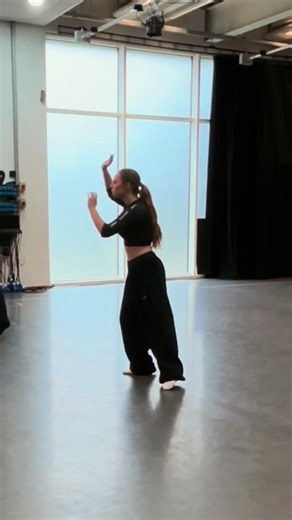 🤍• UNTIE THE KNOT •🤍 Choreo•Samara tong #fyp #dancer #contemporarydance #dancersoftiktok #followandlike