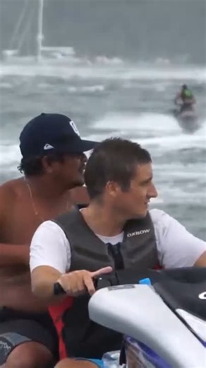 Code Red Tahiti: Teahupoon äärimmäinen swell ja Baptisten tow-in-rooli