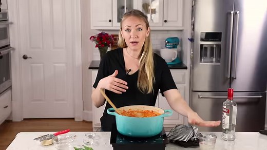 My penne alla vodka is incredibly flavorful, creamy, and smooth. This is an easy, mostly hands-off recipe that will feed your family in just 1 hour! RECIPE: https://sugarspunrun.com/penne-alla-vodka-recipe/ ⁣ | Sugar Spun Run