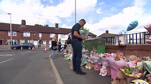 People, including the Liverpool West Derby MP Ian Byrne, have been leaving flowers in memory of 9-year-old Olivia Pratt-Korbel a week after her murder. Olivia was fatally shot last Monday after a gunman chased a man into her home, neither of whom had links to her family. https://bbc.in/3RjKmxo | BBC Manchester