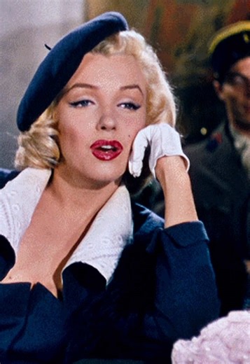 Marilyn Monroe: Iconic Style and 50s Charm