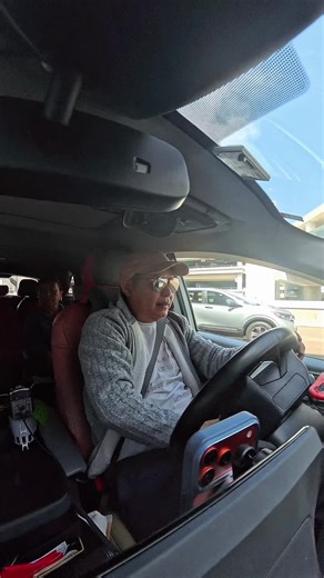 Khách xuống xe đã có hành lý