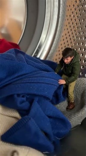 🌀 Tiny Human Inside a Washing Machine