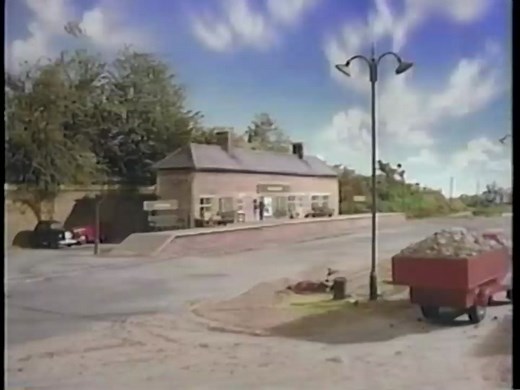 Thomas the Tank Engine & Friends: Thomas, Percy & the Dragon & Other Stories (1993 VHS)