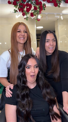 Nejra Becirovic on Instagram: "Hoćemo li sa ovom djevojkom završiti 2025. godinu kada su transformacije u pitanju? Po mom mišljenju, ovo izgleda kao jedna od boljih transformacija do sada! Šta vi kažete? Amila je uradila perfektno boju i nadogradnju Kosa : @goldenhairsarajevo #hair #nejrabeautystudio #hairstiles #nejra #fashion #hairextensionsalon #extensions #hairstyles #hairdresser #hairstyles #hairstylist #haircolor #hairgoals #tape #tapeinextensions #tapeinhair #tapehairextensions #sarajevo