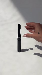 Our Sonic Battery Toothbrush, now available in All-Black 🖤 ♻️ Refillable brush head 😎 Sensitive vibrations 👅 Tongue scraper ⏲️ 2-minute timer 🌀 Soft bristles Shop now at getquip.com and Target 🛍️ #minimal #design #wellness | quip