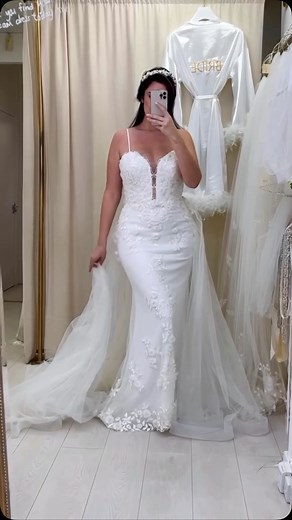 Romance for under £1K 🤍 For the modern bride who’s looking for romance in her gown. Available to take home same day! Book your exclusive appointment…click the link in our bio #bridaloutlet #modernbride #evaashleybridaloutlet #weddingdresses #weddingdressinspo #2025bride #2026bride #bridalboutiquewales #tonypandy | Eva Ashley Bridal Outlet