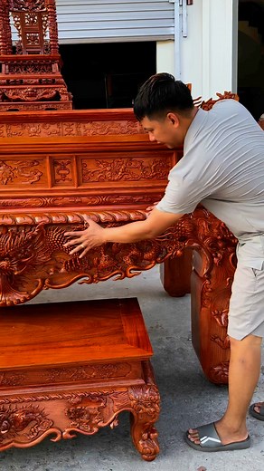 Cận cảnh nét đẹp mẫu bàn thờ tứ linh nguyên khối 2025 #dogolinhhuong #dogo #dotho #noithat #banthodep | Đồ Gỗ Linh Hương