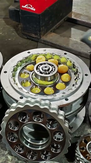 Assembly procedure for a pinwheel-type gear reducer