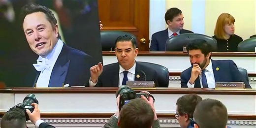 Robert Garcia shows Elon Musk ‘dick pic’ in DOGE hearing