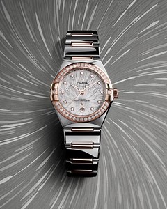 The latest Constellation collection comes with new individual choices, including three different sizes with various colors. Each timepiece is adorned with emblematic features including a diamond-paved bezel and the half-moon facets at each end of the case. Check out the pearl colorway as picture here. omegawatches.com/TimeTellingJewellery #OMEGA #OMEGAConstellation | OMEGA Watches