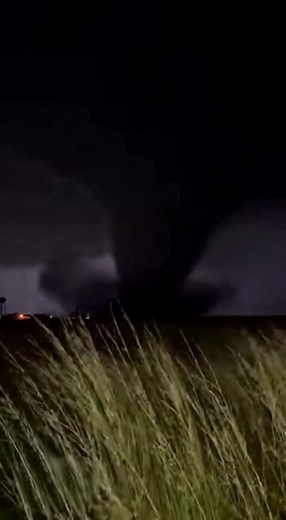 Captivating Tornado Footage: Nature's Scary Beauty