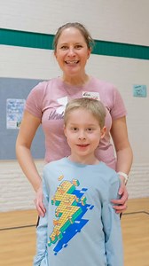 🐊 Brent Evans, PE teacher at Green Springs Elementary, is making the most of his first year by building strong connections with families! Wanting to get to know his students’ parents better, he invited them to join their children in PE class. 🎉 “My favorite part of these days is seeing how excited the students are when they get to show their parents what they’re doing at school,” he shared. 🌟 During their visit, parents jumped right into the fun! On this particular day, the class was playing 