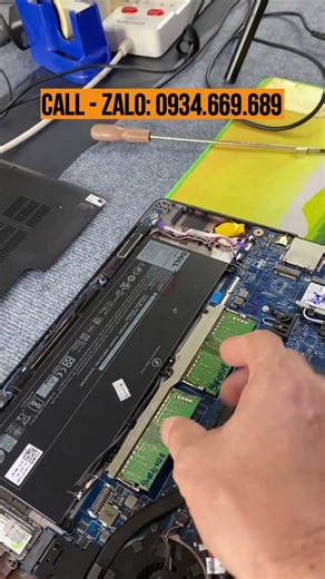 Nâng RAM Dell E7470 Mượt hơn ngay sau 5 phút.