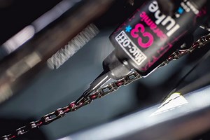 2.6K views · 67 reactions | Is there anything more mesmerising? Didn’t think so. Our C3 Wet Lube’s unique ceramic formula is built for super-smooth performance, however long your ride is. So lube up and make a day of it. #mucoff | Muc-Off | Facebook