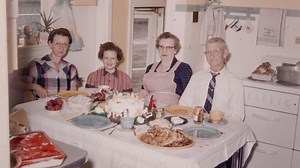 5 table etiquette rules from the 1950s that few people follow today