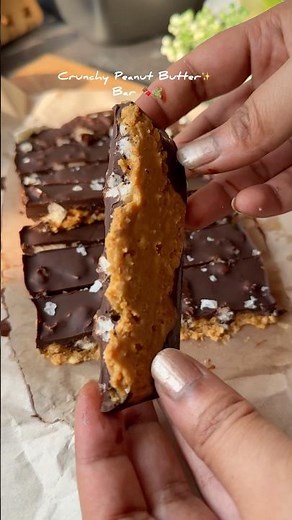 Crunchy Peanut Butter ✨ Rice Crisp Bars 🍃 with Dark Chocolate Drizzle 🍁🍃 #shorts