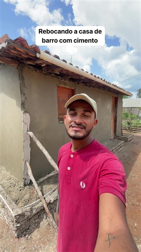 Começando a obra: reboco de cimento na casa de barro