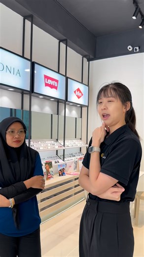 Eye Lab Taman Tunku, tempat untuk cari eyewear terkini, cool & mampu milik! Nak tengok content fun, tips mata & trend terkini? Follow kami di IG sekarang! | EYE Lab