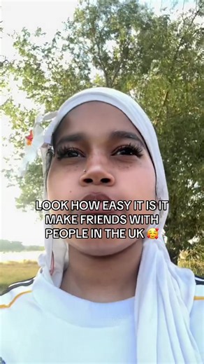 How to Make Friends in the UK — Easy Conversation Starters