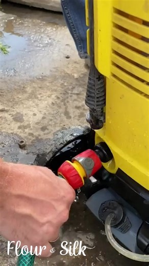 Connects to any pressure washer, pretty cool #sandblasting #pressurewashing #pressurewasher #tool