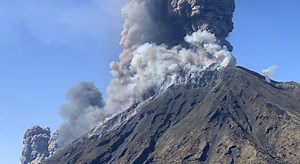 Captan momento de erupción de volcán en Italia (VIDEO)