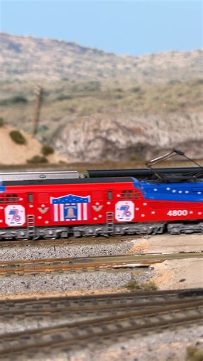 The N-Scale GG1 is BACK from KATO USA! ⚡😲🚃 The GG1 is truly an oddity in American railroading. This weird locomotive was initially built for the Pennsylvania Railroad, and it featured a unique Art Deco streamlined look. After Penn Central fell apart into a billion pieces, the government-controlled Conrail took over 68 GG1 locomotives in 1970. In 1971, Amtrak purchased 30 GG1s for passenger use. With a continuous output of 4,620 horsepower and a top speed of 100 mph, the GG1 enjoyed a nearly 50