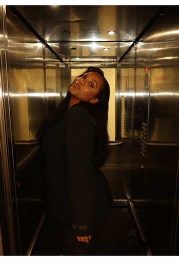 That Elevator pose🤷🏽‍♀️ @Usher Raymond