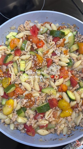 Sunday nights should always be pasta nights 🤌🏼🍝🍅🌶️this was the easiest one pan dinner!! 1 pack of sweet Italian chicken sausage 1 zucchini 1 cup of sangria tomatoes 1/2 c chicken broth 1 small onion 2-3 cloves of garlic Fresh parm Oregano Basil S&P Red Pepper Flakes 2-3 servings of pasta of choice Pan sear chicken sausage in pan, once cooked add in diced onion, zucchini, and garlic. Cook until onion and zucchini are soft (about 8-10 min), add chicken broth and tomatoes, cook until tomatoes 