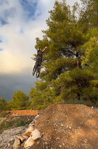 New line sessions #mtb #jump #build #sui #session